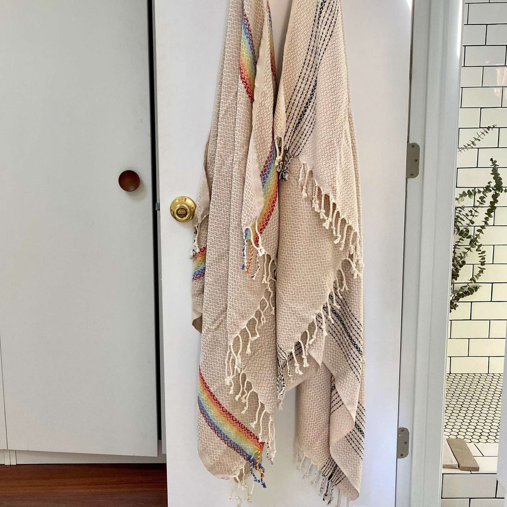 Turkish Towel – Lightweight, Quick-Drying & Handwoven Cotton Tilley + Me